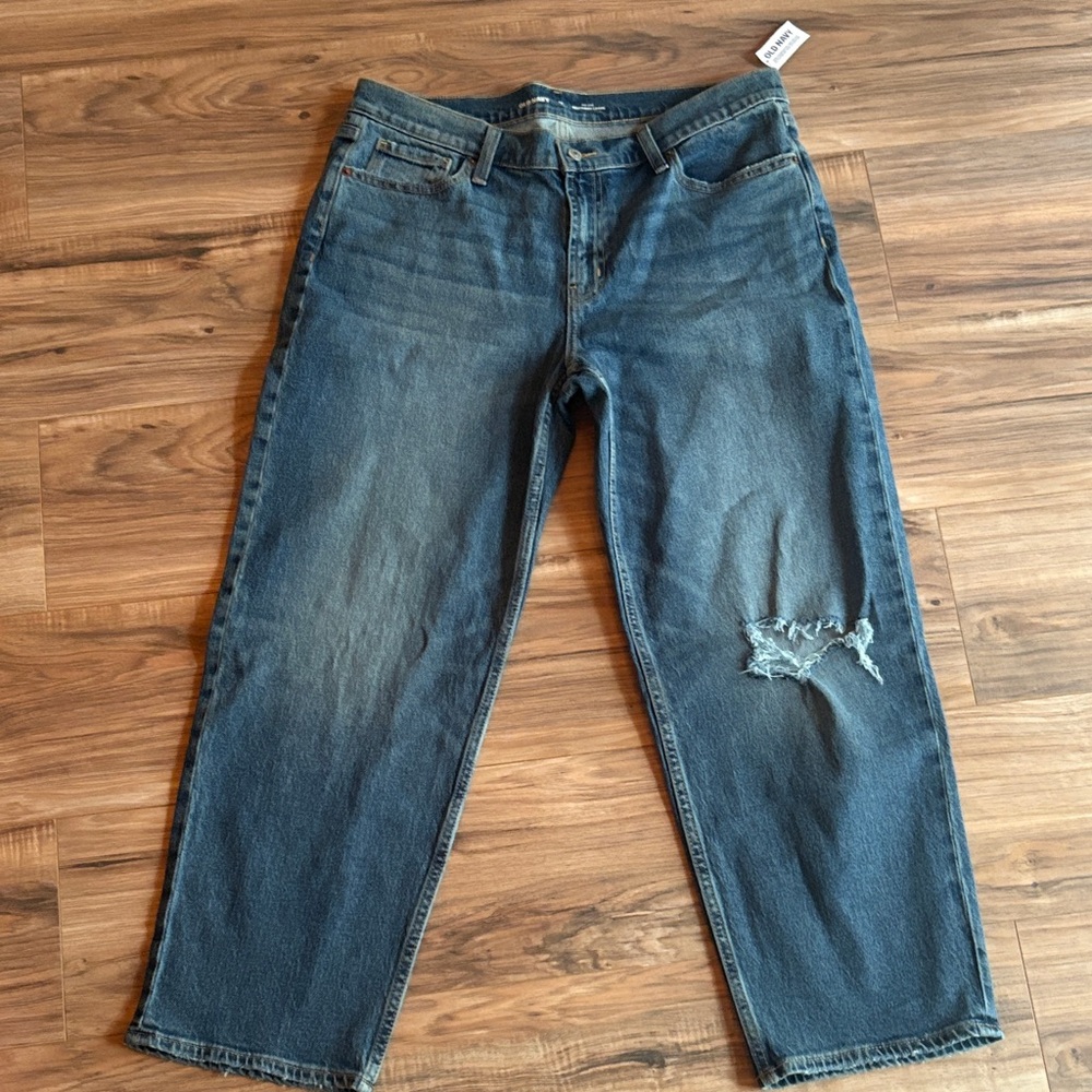 Women’s NWT Old Navy boyfriend jeans with factory rips